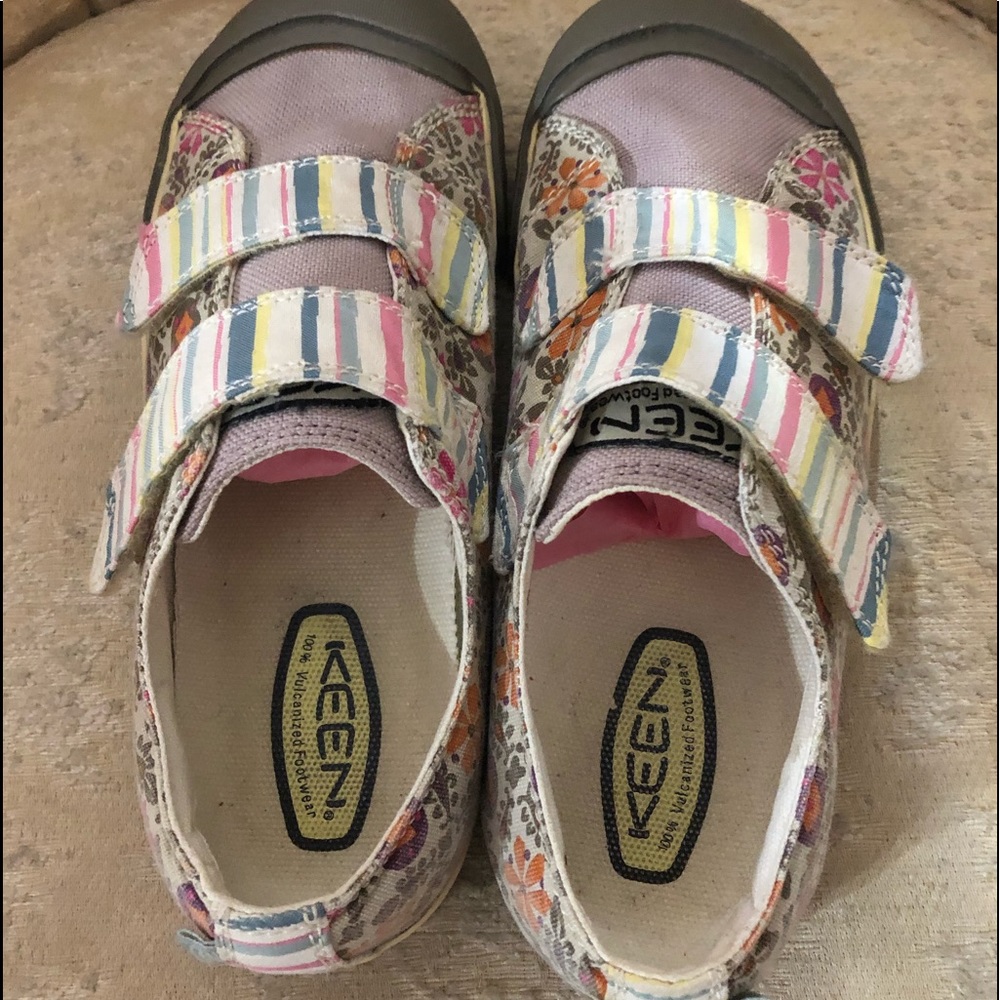 Keen tennis shoe